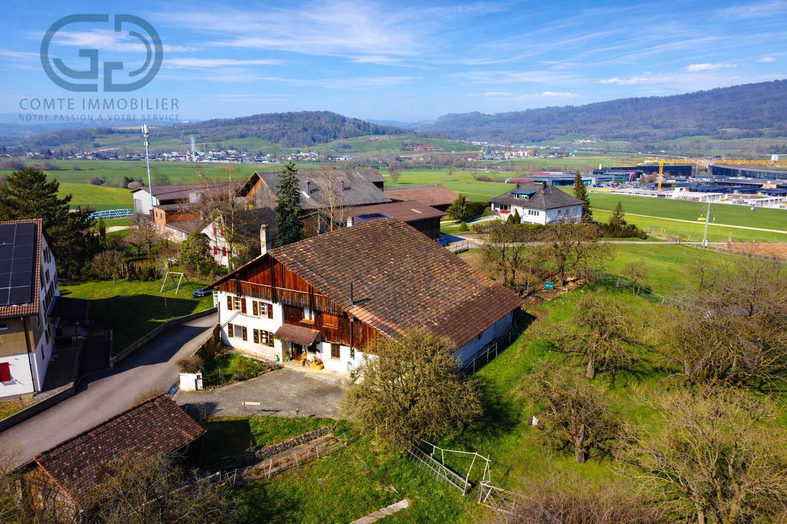 Ferme composée de 2 logements avec écurie et terrain